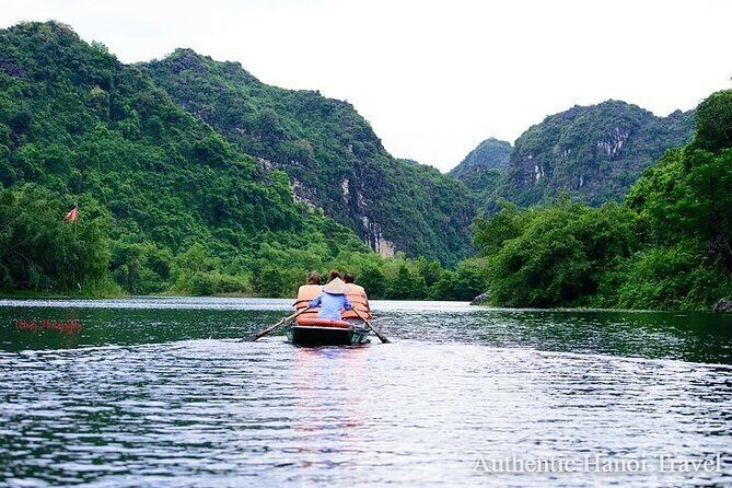 1 Day Luxury Ninh Binh Tour with Many Options From Hanoi - Lunch in Ninh Binh: local food, vegetarian options, and getting your energy back