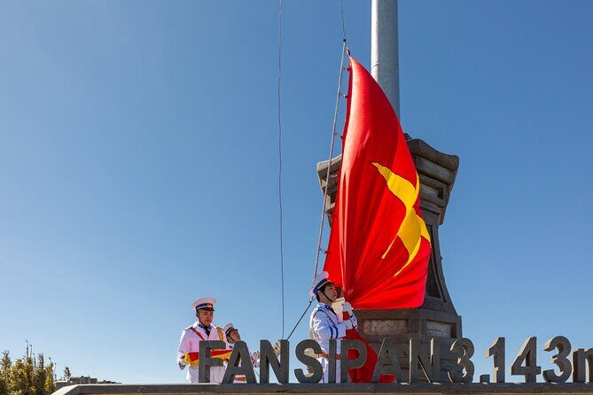 2-day Sapa Trekking & Fansipan Cable Car & Bus from Hanoi - Group size, pacing, and guide communication on the trek