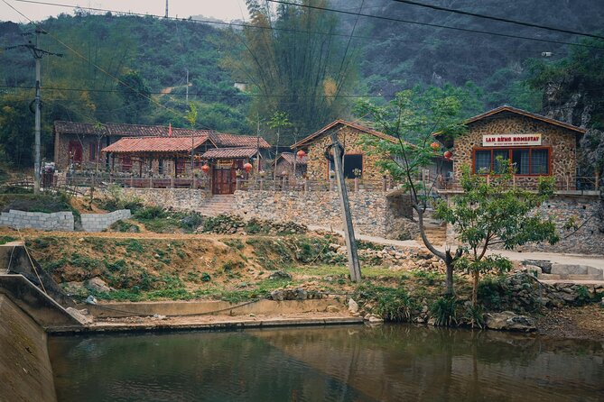 2 Days 1 Night Ban Gioc Waterfall Tour from Hanoi By Limousine - Lunch in Quang Hòa Town: Refuel Before Ban Gioc