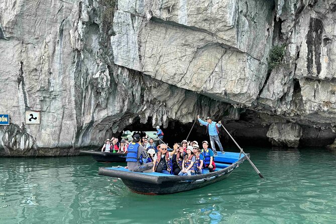 2 Days 1 Night Overnight on Cruise in Halong Bay - Surprising Cave at 8:00: the cave stop that shapes the morning