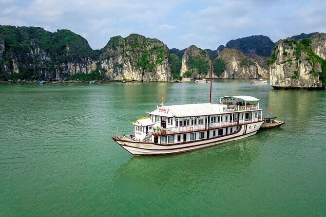 2 Days 1 Night Visit Lan Ha Bay - Classic 3 cabins cruise - Lunch cruise through Cai Beo Floating Fishing Village to Lan Ha Bay