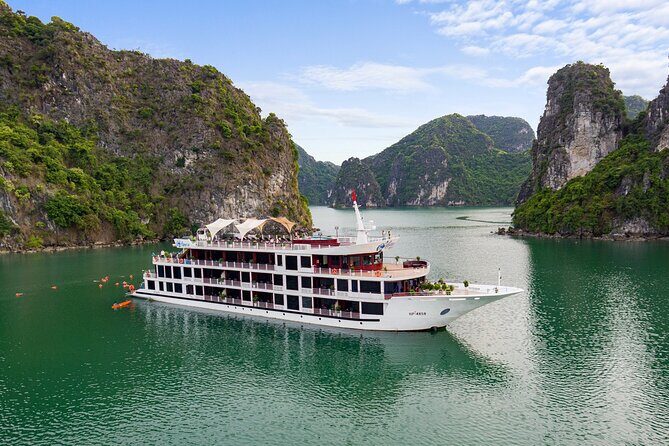 2-Days Aspira Cruise Tour around Hanoi- Halong- Lan Ha Bay - Entering Through Tuan Chau: Aspira Lounge to the Ship