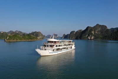 2 Days Ha long Sapphire Cruise - Boarding Sapphire Cruise: what your first hours feel like