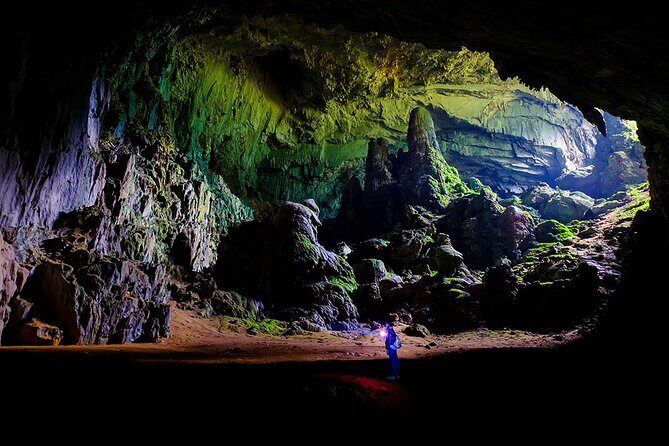 2 Days Pu Luong Offbeat Trekking Best for Mountain Lovers - Rice fields and a village-side loop walk at Quán Mộc Pù Luông