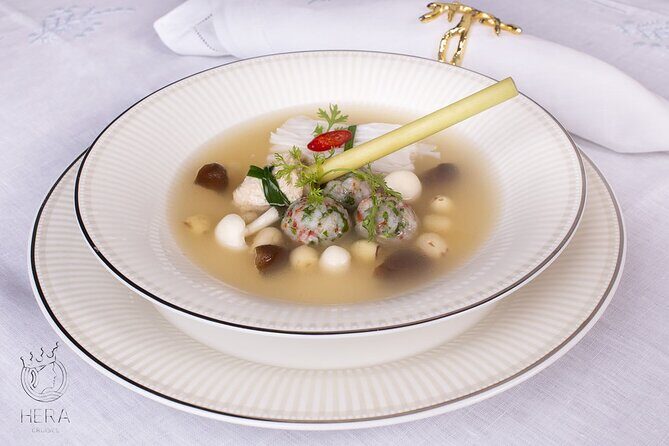 2 Days Tour of Halong Bay by Hera Cruise from Hanoi - Halong Bay cruising with seafood lunch and limestone drama