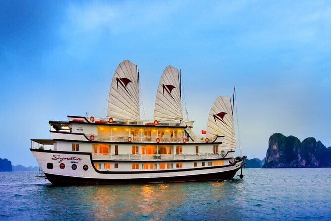 2D1N Bai Tu Long Bay cruises - Choosing Bai Tu Long Bay: what makes it a better match than Halong