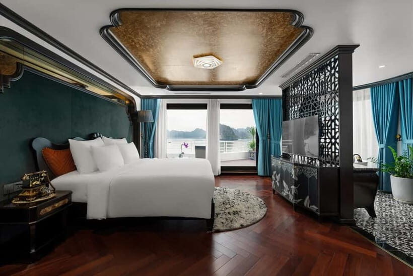 2D1N Halong Bay 6-Star Cruise: Fine Dining, Cave & Kayaking - Fine Dining at Sea: Meals That Actually Match the “6-Star” Label