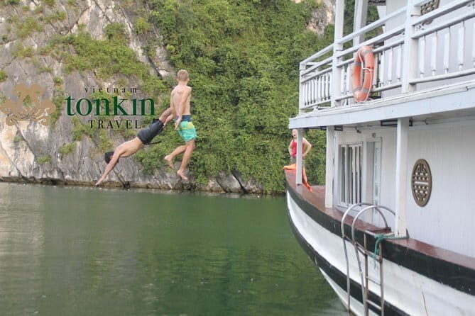 2D1N in less tourist area cruise with 5-10 pax, kayaking, biking - Cooking demonstrations and included meals: good value, not just food-as-an-afterthought