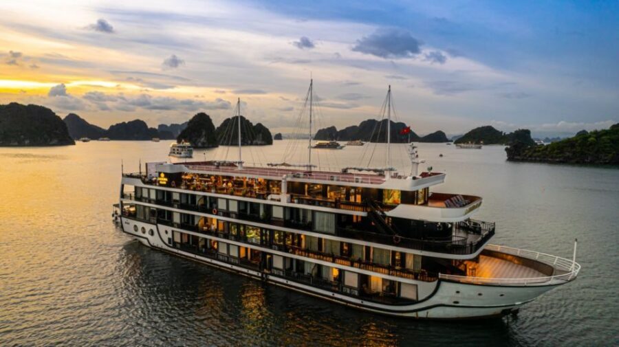 3-Day 2-Night Lan Ha Bay 5-Star Cruise - Crowd levels and cave timing: what to expect in a high-season bay