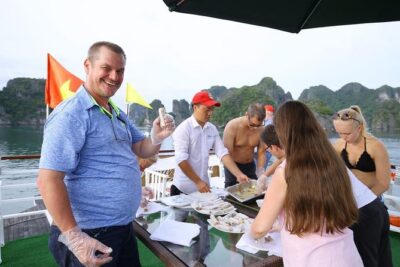 3-Day Cruise on Ha Long Bay with Kayaking, Swimming, Cooking Class,... - Sung Sot Cave: the first limestone wow (and how to enjoy it)