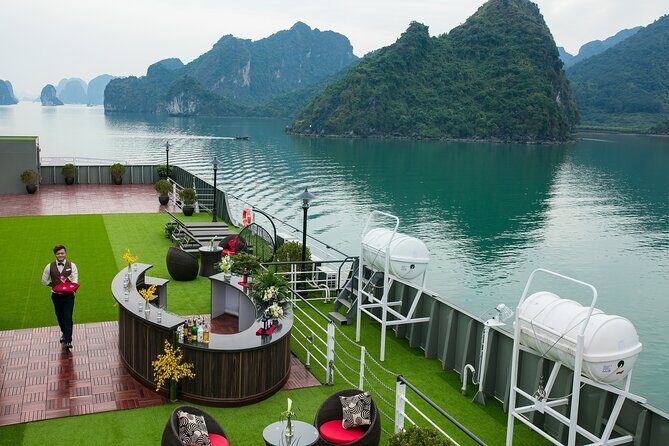 3-day Explore Halong Bay and Lan Ha Bay from Hanoi by Boat - Day 2: Viet Hai Village bike ride with tunnel time, then Ba Ham Lake kayaking