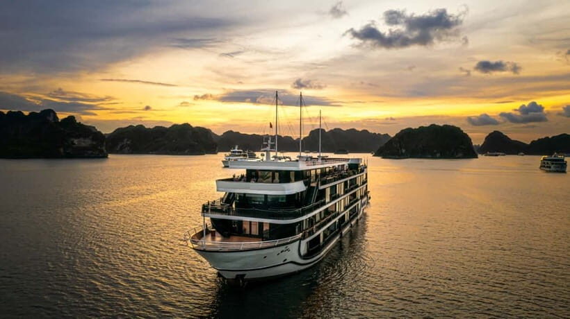 3 Day - Hanoi City Tour - Lan Ha Bay 5 Star Cruise & Balcony - The Overnight Cruise: How Lan Ha Bay Becomes a Slow, Scenic Break