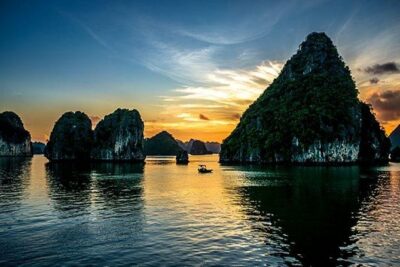3-Day Luxury Bai Tu Long Bay Cruise on the Dragon Pearl Junk Boat - Day 2: sunrise optional, then Cong Dam Floating Village and fishing-life stories