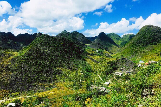 3-day Motorbikes Adventure Tour via Ha Giang Loop - Day 2: Dong Van town, mountain breakfasts, and market timing on Sundays