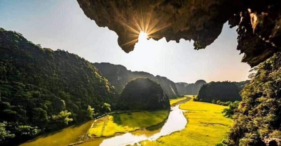 3-Day - Ninh Binh - Lan Ha Bay 5-Star Cruise & Balcony - Mua Cave and Tam Coc views: the climb that earns the photo