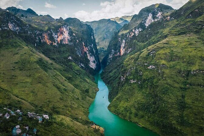 3 Days and 2 Nights in Ha Giang by Motorcycle - Day 2: Ma Pi Leng, Nho Que River, and Du Gia