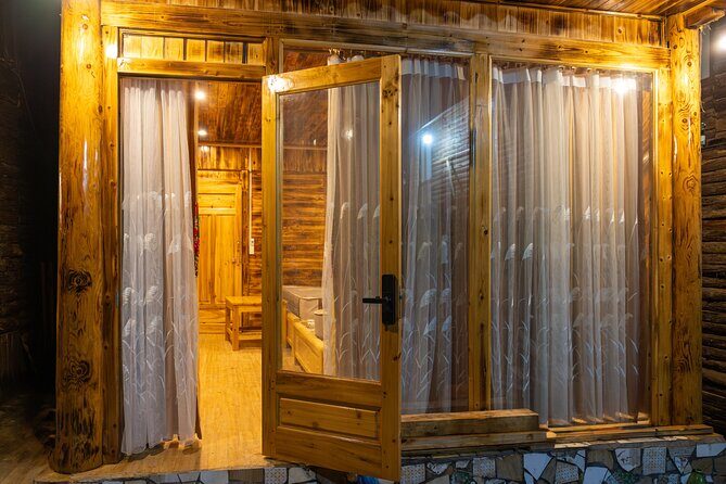 3-Days in Sapa with Overnight at 4 Star Hotel & Bungalow - Day 2 treks: rice terraces, Muong Hoa Stream, and lunch with a family
