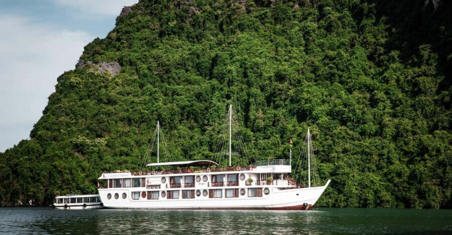 3D2N Lan Ha Bay by Calypso Cruises - Day 3: Cat Ba dawn, Trung Trang grotto, and the easy ending at Tuan Chau