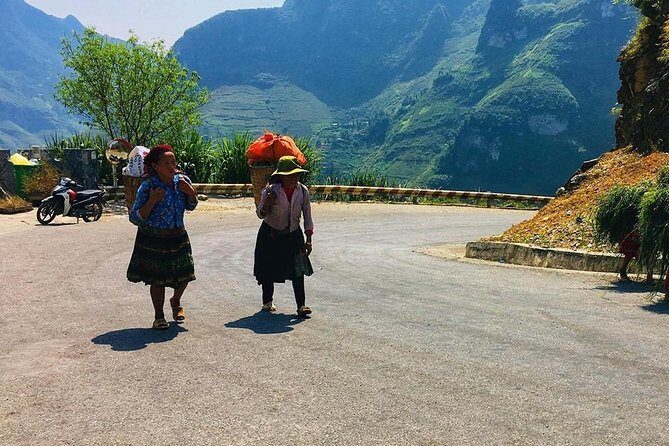 3D2N PRIVATE CAR TOUR + ENGLISH SPEAKING DRIVER (Private rooms) - A private-car Ha Giang loop centered on ethnic culture