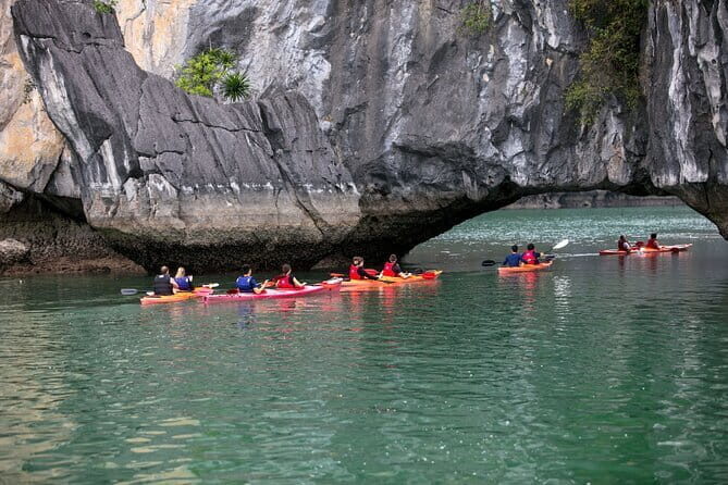 3Day Kayak & Trek to Ha Long Bay and Tamcoc (the 2nd day private) - The Hanoi-to-Ha Long run: early pickup, long views, no wasted mystery