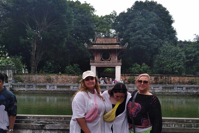 4 Hours Private City Tour with Highligh Train Street - Ho Chi Minh Mausoleum: a full hour at Uncle Ho’s final resting place