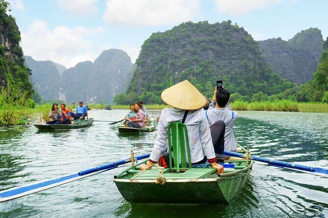 5-Day North Vietnam: Sa Pa - Ninh Binh - Halong Cruise from Hanoi - Day 1 in Sapa: early pickup, luxury bus, and a village walk