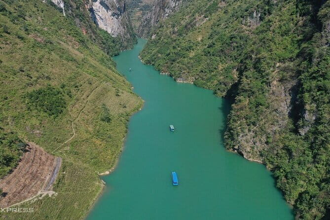 5 Days 4 Nights Ha Giang Cao Bang Ban Gioc - Free Drom 1N before - Day 2 in Meo Vac: Lung Cu border views and Lo Lo Chai culture