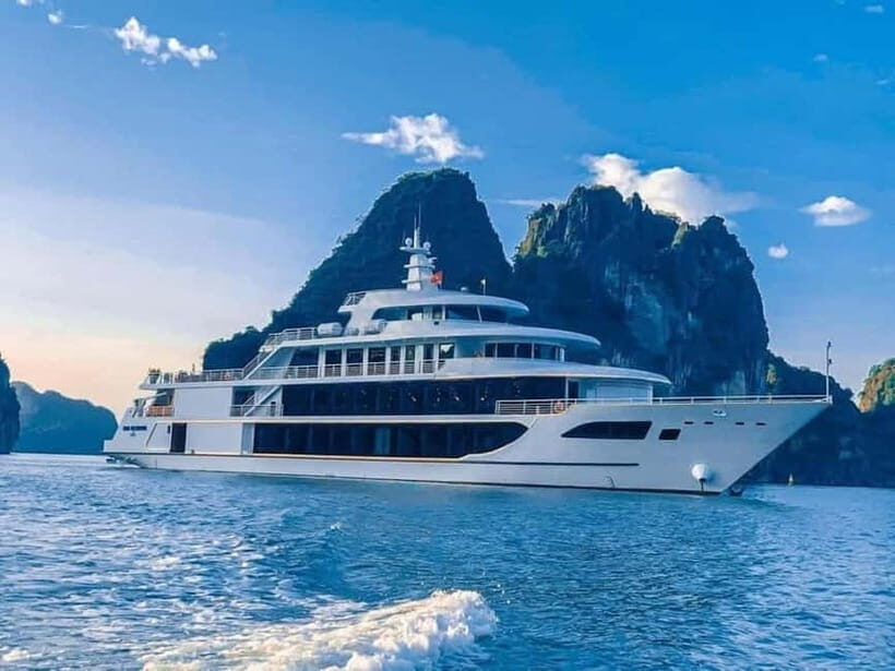7 hours to discover HaLong Bay on Luxury Day Cruise - Boarding the Sea Octopus: 8:30 to 9:00 sets the tone
