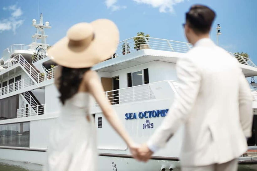 7 hours to discover HaLong Bay on Luxury Day Cruise - Afternoon tea, music, and waiting for the dock (14:45 to 16:00)