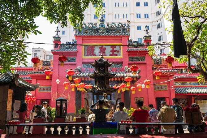 8 days 360° Vietnam Adventure from Hanoi - Hanoi day one: Temple of Literature, Hoa Lo Prison, and a Hoan Kiem walk