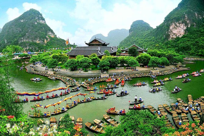 A Comfortable Trang An - Bai Dinh Limousine small group tour 1 day - The smooth limousine-to-temples flow from Hanoi