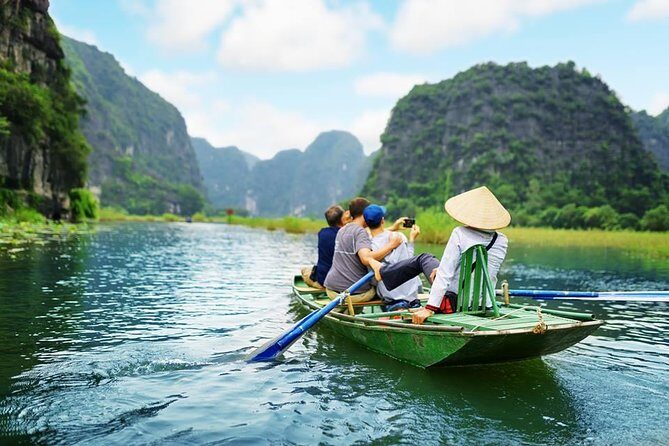 Amazing Luxury Hoa Lu Tam Coc 1 Day - Small Group Tour With Limousine bus - Lunch That Doesn’t Skimp: Buffet Food With Real Vietnamese Choices