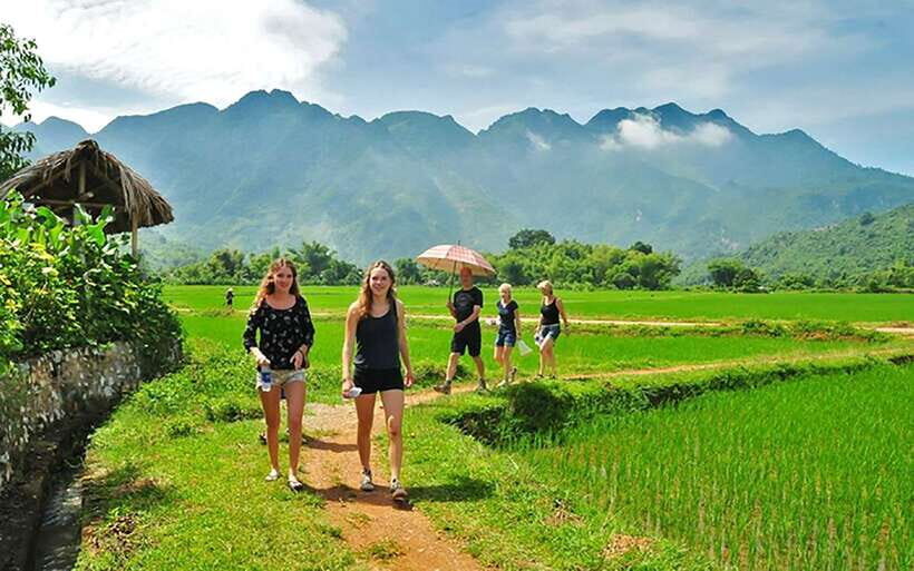 Amazing Mai Chau Day Tour- Small Group with Biking and Lunch - Thung Khe Pass: The first big view over rice valleys