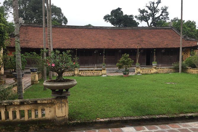 Ancient Village & The Legend of Co Loa Tour by E-Bike - Stop 1: Dong Ngac Ancient Village and the slow-time effect