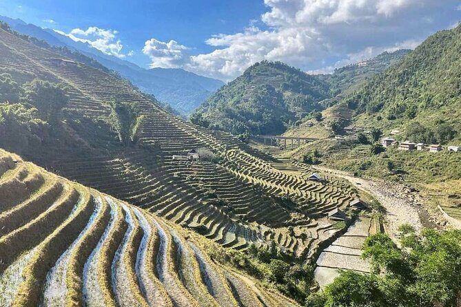 Authentic Sapa Trek 2 Days 1 Night – Local Experience with Mango - Getting Started: Sapa Stone Church and a 9:00 AM Launch