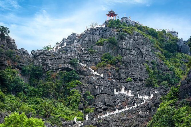 Bai Dinh- Mua Cave and Trang An boat trip - Trang An Grottoes: almost three hours in Emerald-water caves