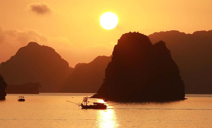 Bai Tu Long Bay 2 Days 1 Night With Renea Cruise - Day 1 on the Renea Cruise: Cap La Island kayaking and a proper sunset mood
