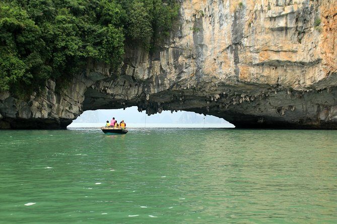 Bai Tu Long bay Boutique Cruise 2D/1N: Kayaking & swimming at pristine places - Thien Canh Son cave on Day 2 (plus deck “extras”)