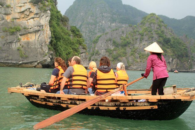 Bai Tu Long bay Boutique Cruise 2D/1N: Kayaking & swimming at pristine places - Food, onboard comfort, and the A/C reality check