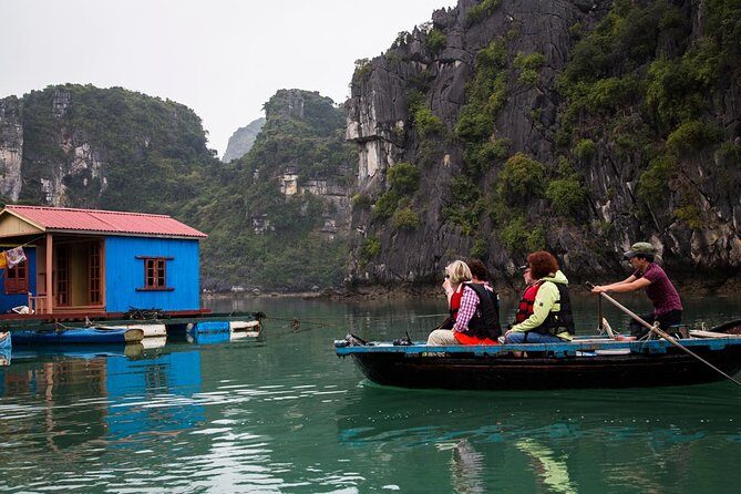 Bai Tu Long bay Deluxe cruise 2D1N: fishing villages, meals, cave, kayaking - Thien Canh Son Cave: speleology without the guesswork
