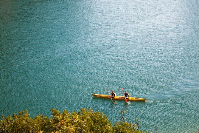 Bai Tu Long boutique & budget cruise 2D: Kayaking, swimming at pristine palaces - Group size and guide style: why the experience feels friendly