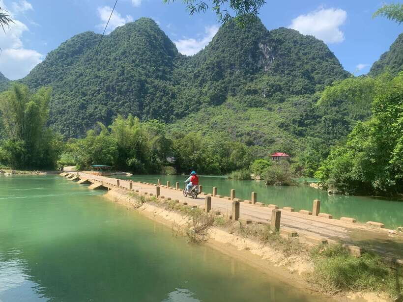 Ban Gioc Waterfall - God Eyes Mountain 1 Day By Car - Ban Giốc Waterfall boat ride: close-up power and border atmosphere
