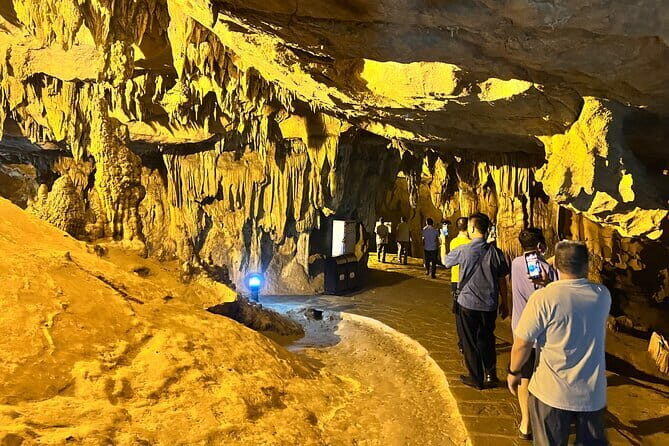 Ban Gioc Waterfall - Nguom Ngao Cave full day - BEST SELLING - Stop 4: Nguom Ngao Cave and its changing stalactite formations
