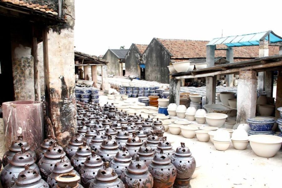 Bat Trang Pottery ancient village by Motorbike - Bat Trang Lunch Near the Market (Between Craft and Shopping)
