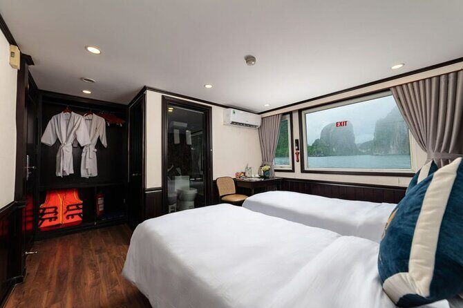 BEST Halong Bay Cruise 2 days 1 night - 5 stars - On-board life: cookery class and Tai-Chi breaks