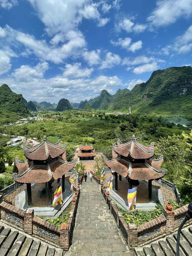 Cao Bằng: Ban Gioc Waterfall Full-Day With Local Guide - Trúc Lâm Ban Giốc Pagoda: The Pre-Waterfall Big View