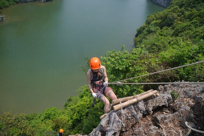 Cat Ba Abseiling Tour - Explore The Biggest Lagoon of Lan Ha Bay - Kayaking into limestone coves and cave exploring at Hồ Hang Vẹm