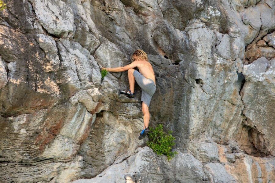 Cat Ba: Advanced Rock Climbing & Cliff Jumping Boat Tour - What to bring for Cat Ba deep water soloing