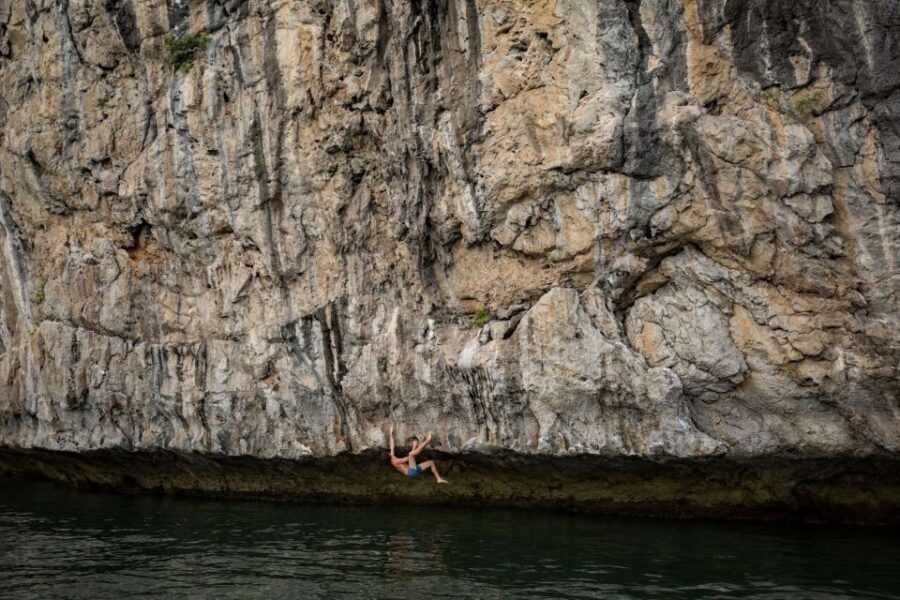 Cat Ba: Advanced Rock Climbing & Cliff Jumping Boat Tour - The cliff climbing part: what rope-free actually means
