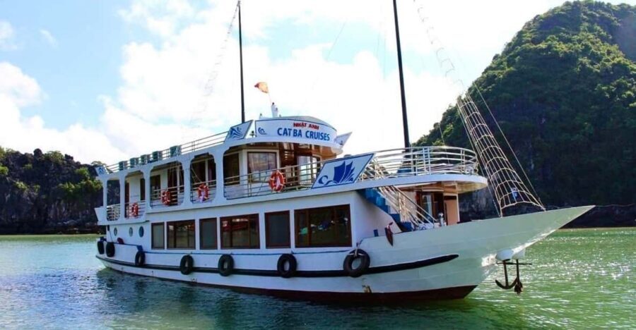 Cat Ba Island: Halong & Lan Ha Bay, cozy boat, biking, kayak - Entering two bays without the touristy feel